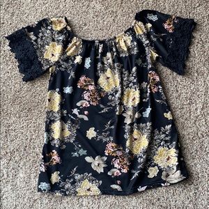 🌼 Floral Scoop Neck Blouse 🌼